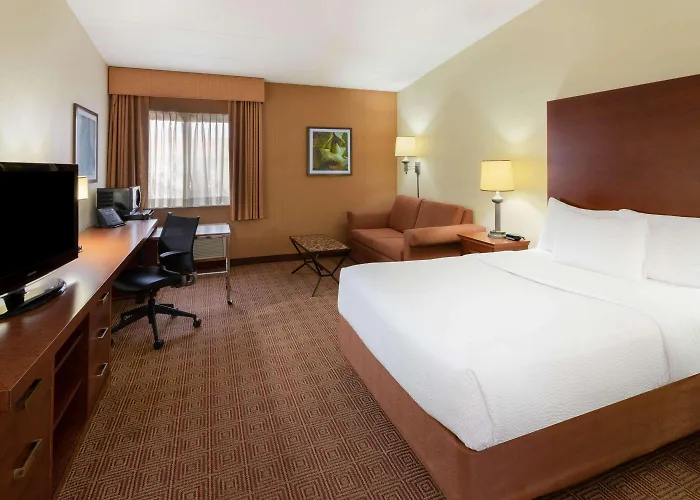 Ultimate Guide to Finding the Best hotels near Minneapolis Airport with Free Parking and Shuttle