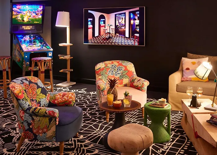 Top London Hotels with Vibrant Nightclubs