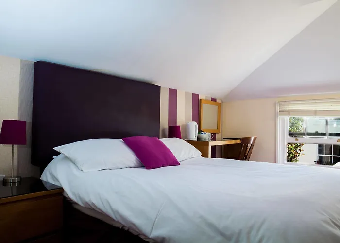 Discover the Top Hotels with Family Rooms in Portsmouth, UK