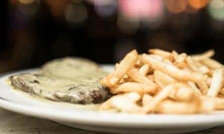 Steak-frites at l’Entrecôte Saint-Jean